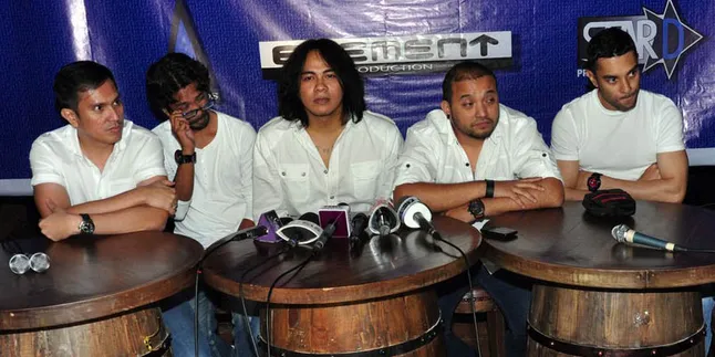 Fajar Element: Kita Sepakat Jadi Anak Band!