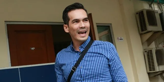 Fakta Persidangan, Atalarik Syach Disebut Biseksual Fakta Persidangan, Atalarik Syach Disebut Biseksual