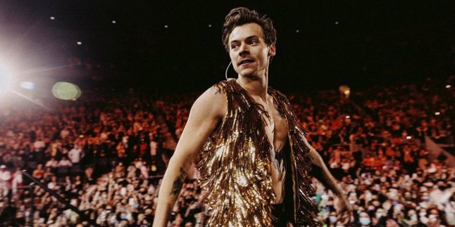 Unique Facts about Harry Styles, Turns Out He Has 4 Nipples on His Body and Made History in Vogue