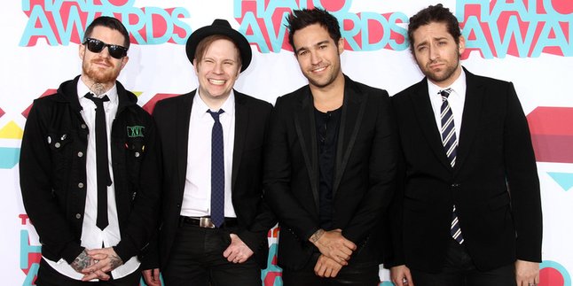 Fall Out Boy: Musik Boleh Pop, Tapi Hati Kita Metal!