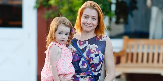Family Day Out, Intip Kedekatan Alyson Hannigan dan Putrinya