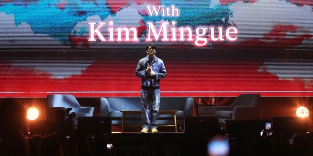 Fan Meeting in Jakarta, Kim Mingue Wears Batik and Tastes Indonesian Specialties