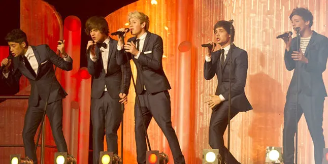 Fans Antri Untuk Tiket Konser One Direction Tahun 2014!