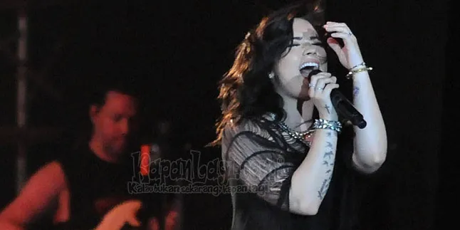 Fans Fanatik Demi Lovato Lebih Favorit Daripada One Direction