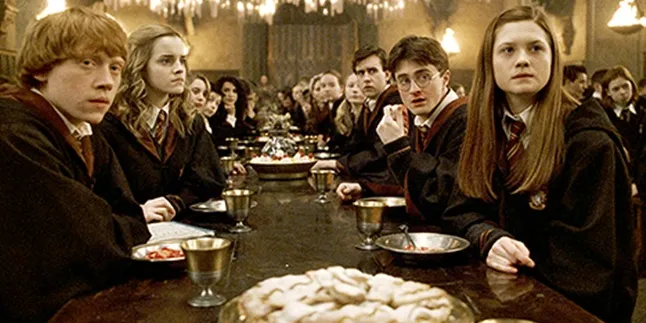 Fans Harry Potter Kini Bisa Merasakan Makan Malam di Hogwarts Fans Harry Potter Kini Bisa Merasakan Makan Malam di Hogwarts