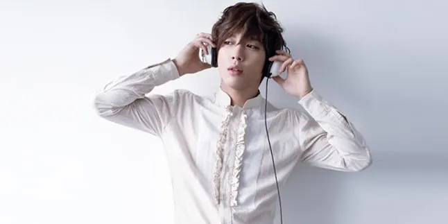 Fans Ibu-Ibu 'Beri' Rp 243 Juta Untuk Yong Hwa CN Blue!