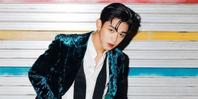 Fans Khawatir Setelah Melihat Foto Lucas NCT Tampak Tak Kuat Berdiri & Kelelahan