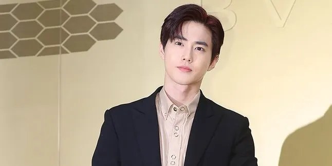 Fans Lempar iPhone 11 ke Atas Panggung Untuk Suho, Begini Reaksinya yang Bikin Heboh Fans Lempar iPhone 11 ke Atas Panggung Untuk Suho, Begini Reaksinya yang Bikin Heboh