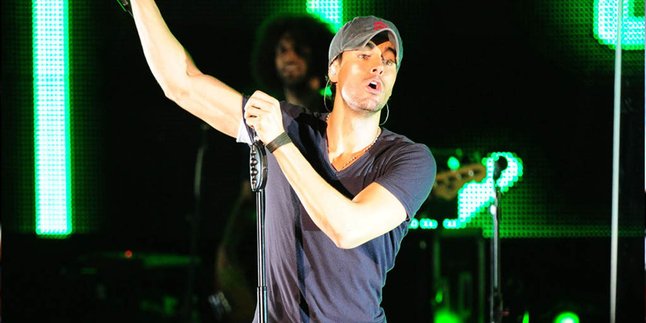 Fans Nekat Berenang Sebrangi Laut, Enrique Iglesias: Ini Gila!