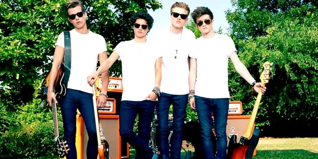 Fans Pergoki Personel The Vamps Bugil di Hotel!