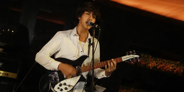 Fans Protes Lihat El Rumi Berpose Dalam Foto Ini