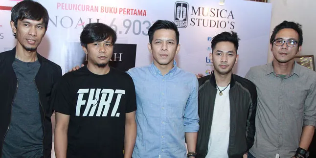 Fans Serbu Gala Premier Film 'NOAH: AWAL SEMULA' Fans Serbu Gala Premier Film 'NOAH: AWAL SEMULA'