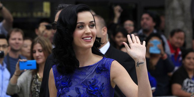 Fans The Beatles 'Serang' Katy Perry