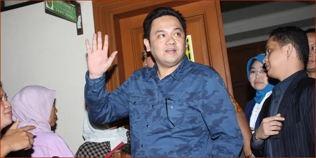 Farhat Abbas Calonkan Diri Jadi Wakil Bupati Bogor Farhat Abbas Calonkan Diri Jadi Wakil Bupati Bogor