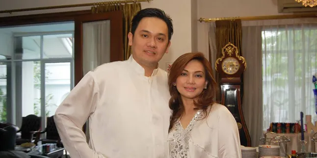 Farhat Abbas Curhat Gugatan Cerai Nia Daniati di Twitter Farhat Abbas Curhat Gugatan Cerai Nia Daniati di Twitter