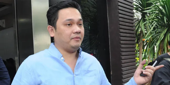 Farhat Abbas Kembali Berkicau Pedas Soal Nia Daniati Farhat Abbas Kembali Berkicau Pedas Soal Nia Daniati