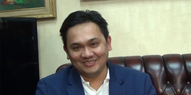 Farhat Abbas Minta Nia Daniati Tak Cerewet Bahas Gono Gini