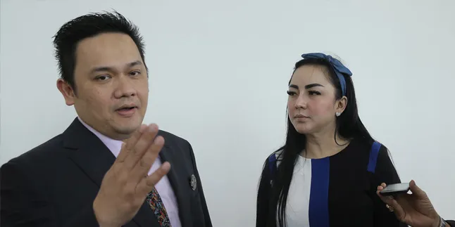 Farhat Abbas Sebut Istri Ngidam Masakan Sulawesi, Regina Hamil? Farhat Abbas Sebut Istri Ngidam Masakan Sulawesi, Regina Hamil?