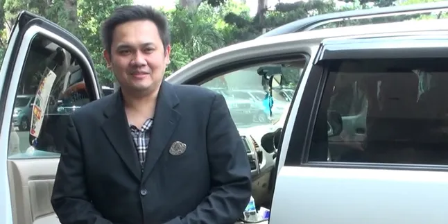Farhat Abbas Sebut Pengacara Ahmad Dhani Belum Disumpah Advokat Farhat Abbas Sebut Pengacara Ahmad Dhani Belum Disumpah Advokat