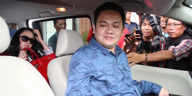 Farhat Abbas Sebut Salah Satu Presenter Televisi Tak Punya Etika Farhat Abbas Sebut Salah Satu Presenter Televisi Tak Punya Etika