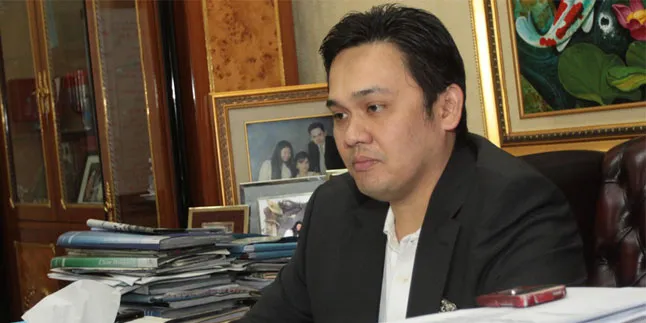 Farhat Abbas 'Serang' Pengacara Eyang Subur