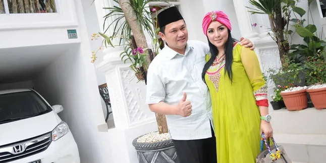 Farhat Abbas Sindir Regina Yang Berhijab, Tapi Malamnya 'Hmm' Farhat Abbas Sindir Regina Yang Berhijab, Tapi Malamnya 'Hmm'