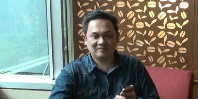 Farhat Abbas Tantang EDH Lakukan Sumpah Pocong Farhat Abbas Tantang EDH Lakukan Sumpah Pocong