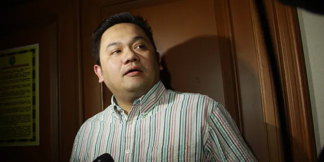 Farhat Abbas: Walau Mati Hari Jumat, Bencong Tak Bisa Masuk Surga Farhat Abbas: Walau Mati Hari Jumat, Bencong Tak Bisa Masuk Surga