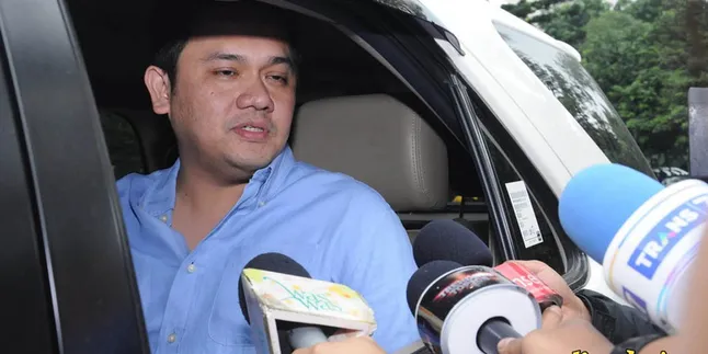 Farhat Janji Nafkahi Putranya Rp 100 Juta Per Bulan