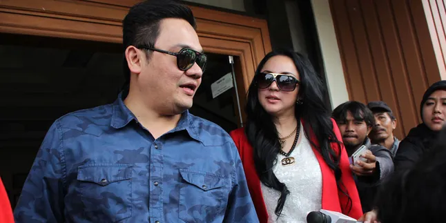 Farhat - Regina Bantah Kena Grebek