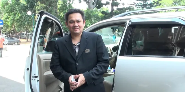 Farhat Sebut Pengacara Nia Daniati Pernah Miliki Dua Suami Farhat Sebut Pengacara Nia Daniati Pernah Miliki Dua Suami