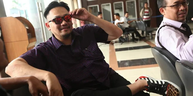 Farhat Terus Berkicau, Dhani Ngadu ke Kejaksaan Tinggi Siang Ini Farhat Terus Berkicau, Dhani Ngadu ke Kejaksaan Tinggi Siang Ini