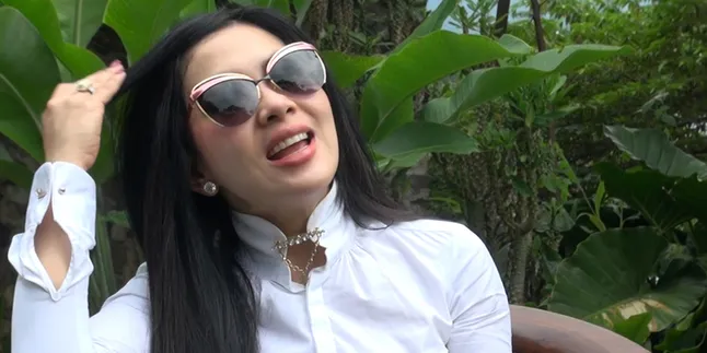 Fashionista, Cover Quran Syahrini Pun Matching Dengan Mukena