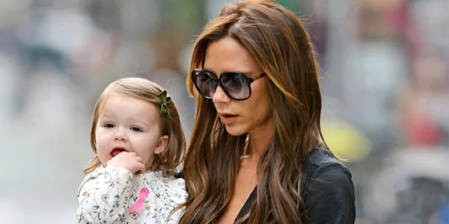 Fashionista Kecil, Boots Bertali Ala Harper Seven Beckham Fashionista Kecil, Boots Bertali Ala Harper Seven Beckham