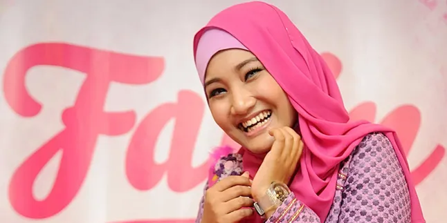 Fatin Shidqia Gandeng Pacar di Acara Pernikahan Fatin Shidqia Gandeng Pacar di Acara Pernikahan