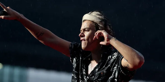 Favoritkan Situs Pria Dewasa, Harry Styles Jadi Trending Topic
