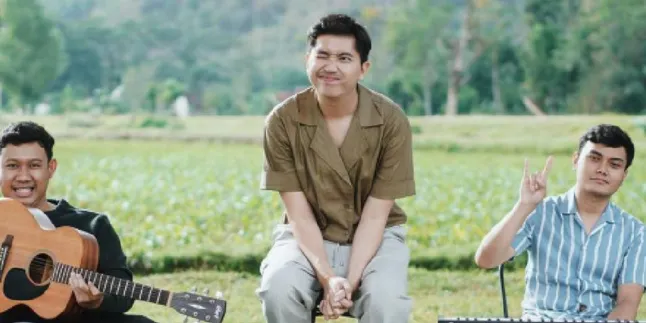 Febinda Tito Merilis Single yang Berjudul BERANTAKAN