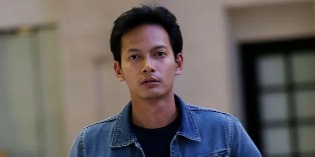Fedi Nuril Pernah Lari Sambil Bawa Senjata, Ngapain Sih Dia?