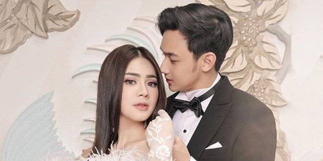 Felicya Angelista and Caesar Hito Wear Javanese Wedding Attire for Prewedding, Netizens: When Will They Get Married?