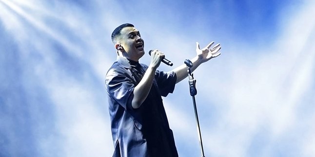 Festival Sewindu Bikin Baper Teman Tulus di Tengah Gerimis Hujan