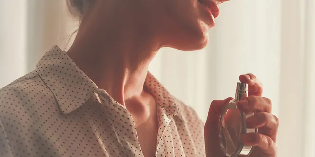 Festive Date Look Simpel tapi Berkesan dengan Tren Scent + Lip Combo