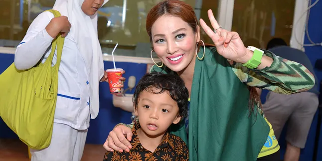 Fifie Buntaran Mengaku Lebih Mudah Mengajari Anak Orang Fifie Buntaran Mengaku Lebih Mudah Mengajari Anak Orang