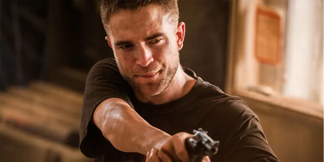 Film Terbaru Robert Pattinson Raih Hasil Buruk
