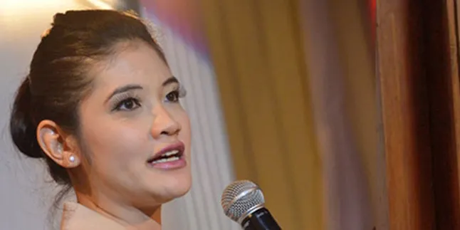 Fira Basuki Lahirkan Bayi Kiad Sastra Baskoro Fira Basuki Lahirkan Bayi Kiad Sastra Baskoro