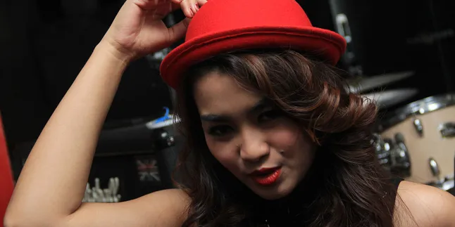 Fitri Carlina Ingin Ketemu dan Selfie Bareng Jokowi Fitri Carlina Ingin Ketemu dan Selfie Bareng Jokowi