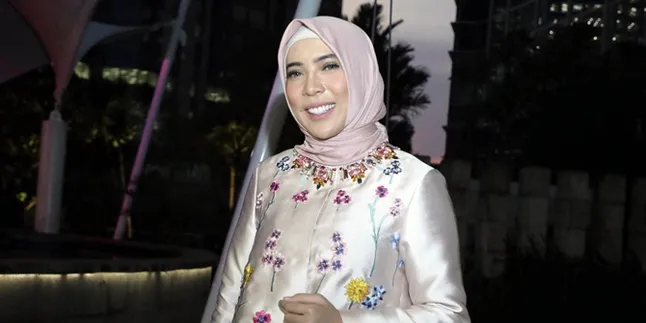 Fitri Tropica Melahirkan, Ini Nama Lengkap Si Kecil Beserta Arti di Baliknya Fitri Tropica Melahirkan, Ini Nama Lengkap Si Kecil Beserta Arti di Baliknya