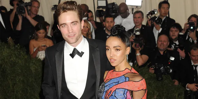 FKA Twigs dan Robert Pattinson Tertangkap Kencan Romantis FKA Twigs dan Robert Pattinson Tertangkap Kencan Romantis