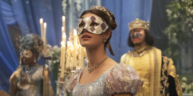 Florence Hunt Shares Behind-the-Scenes Moments of BRIDGERTON Season 4 at the Masquerade Ball