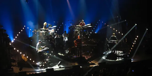Folk Lovers Alert! Siapkan Diri Tersihir oleh Aksi Panggung Bon Iver di Singapura