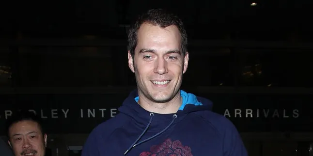 [FOTO] 4 Bulan Bersama, Henry Cavill Ajak Pacar Liburan ke Roma